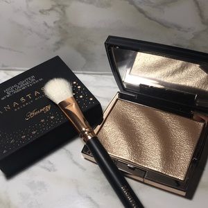 Anastasia Beverly Hills Amrezy Highlighter